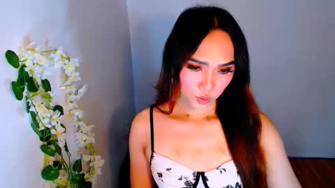 Snapshot of hollyclarita chatting on November 18, 2025, 11:37 pm YOUR GODDESS CLARITA online show from November 18, 2025, 11:37 pm