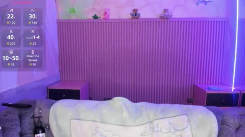 Holly online show from October 28, 2025, 8:00 pm