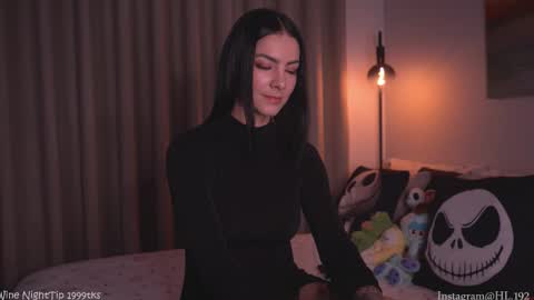 Holly Linder online show from October 4, 2025, 2:20 am