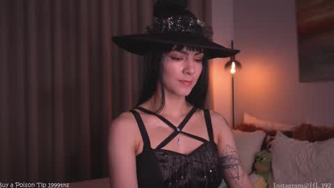 Holly Linder online show from November 1, 2025, 2:24 am