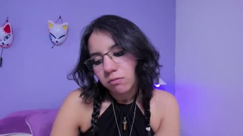 hollypeach_ online show from November 16, 2025, 3:39 pm