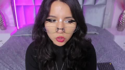 hollypeach_ online show from March 29, 2026, 5:02 pm