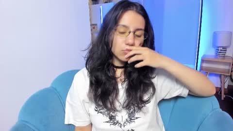 hollypeach_ online show from July 12, 2026, 5:15 pm