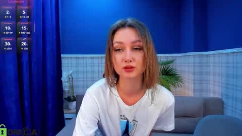 Snapshot of hollyray_ chatting on November 6, 2025, 7:53 am Holly online show from November 6, 2025, 7:53 am