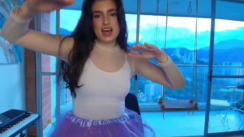 hollyshit_ online show from October 2, 2025, 10:50 pm