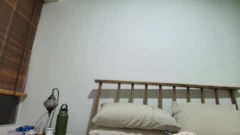 hollyshit_ online show from October 12, 2025, 11:37 pm