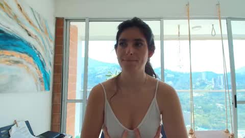 hollyshit_ online show from November 8, 2025, 4:40 pm