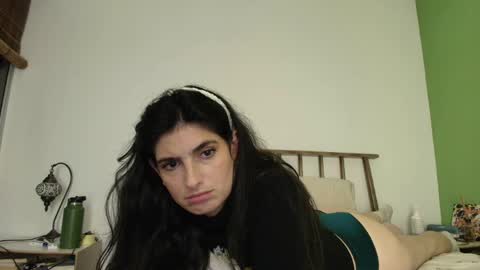 hollyshit_ online show from April 5, 2026, 2:31 am