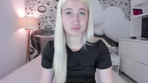 Snapshot of hollytaillor chatting on April 26, 2026, 12:14 pm HollyTaillor online show from April 26, 2026, 12:14 pm