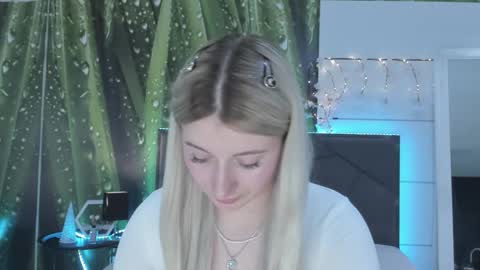 Snapshot of hollytaillor chatting on May 12, 2026, 12:35 pm HollyTaillor online show from May 12, 2026, 12:35 pm