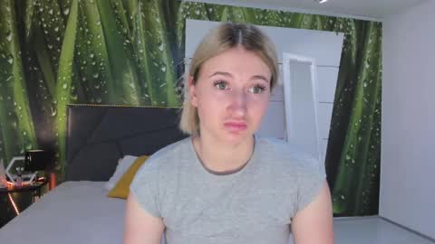 Snapshot of hollytaillor chatting on May 25, 2026, 5:24 am HollyTaillor online show from May 25, 2026, 5:24 am