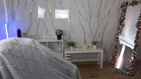 Snapshot of hollyy_pollyyyy chatting on August 7, 2026, 4:03 am Polly online show from August 7, 2026, 4:03 am