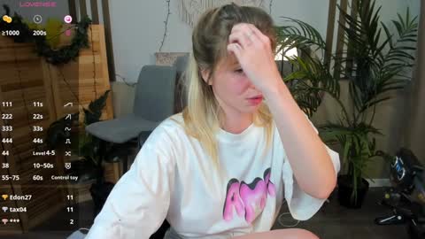Snapshot of holy_alexa chatting on January 4, 2025, 4:11 pm Alexa online show from January 4, 2025, 4:11 pm