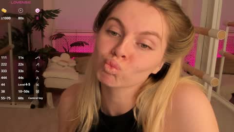 Snapshot of holy_alexa chatting on January 29, 2025, 6:33 am Alexa online show from January 29, 2025, 6:33 am