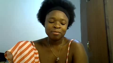 holy_ebony online show from June 19, 2026, 7:17 pm