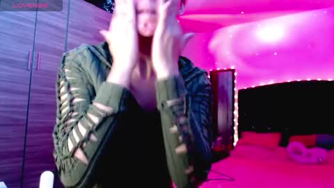 Juli online show from November 11, 2025, 3:50 am