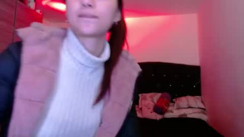 holy_julii online show from June 13, 2026, 4:10 am