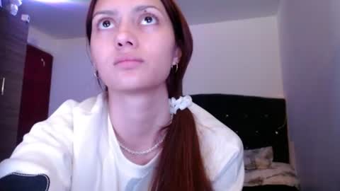 holy_julii online show from June 20, 2026, 3:31 am