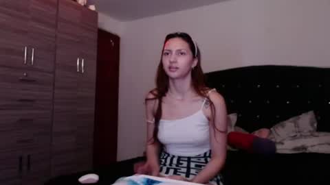 holy_julii online show from June 25, 2026, 5:12 am