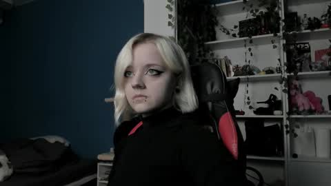 holy_mistresss online show from November 23, 2025, 9:42 am