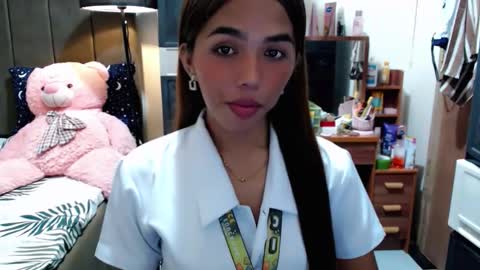 holy_molly1 online show from November 17, 2025, 10:21 am