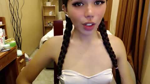 Snapshot of holy_molly1 chatting on May 20, 2026, 5:02 am holy_molly1 online show from May 20, 2026, 5:02 am