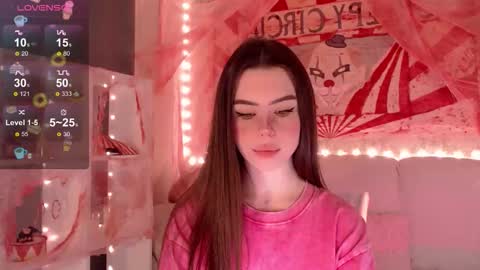 Mia online show from November 1, 2025, 3:52 am