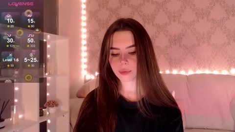 Mia online show from November 6, 2025, 3:29 am