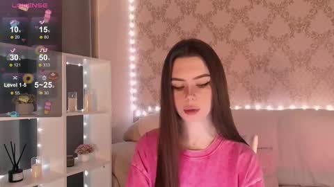 Mia online show from December 19, 2025, 3:24 am