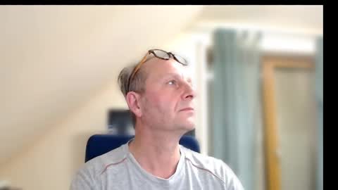 Snapshot of hondowill chatting on January 8, 2025, 9:01 pm Bernd online show from January 8, 2025, 9:01 pm