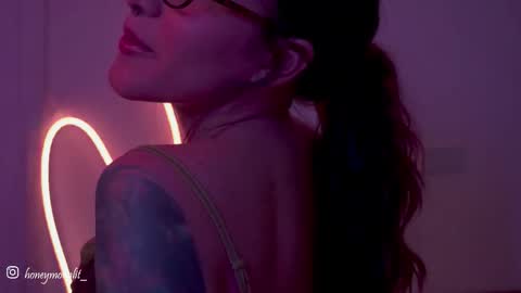 honeeeey_ online show from September 25, 2025, 12:14 am