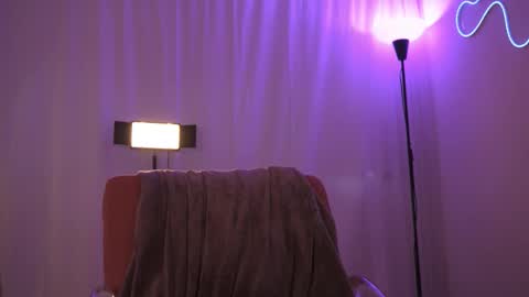 honeeeey_ online show from November 20, 2025, 10:20 pm