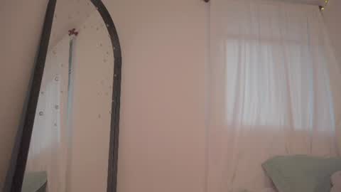 honeeeey_ online show from August 8, 2026, 11:18 pm