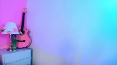 honeeymoonn online show from September 24, 2025, 2:31 pm