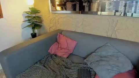 honey  monroe online show from December 1, 2025, 10:15 pm