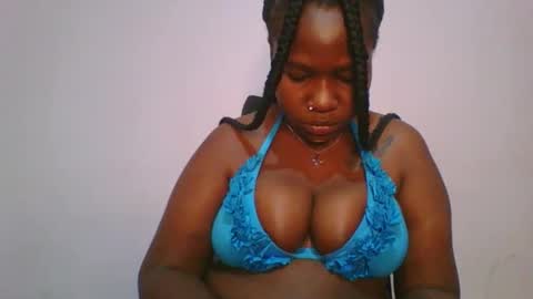 honey_beb online show from November 14, 2025, 4:55 am