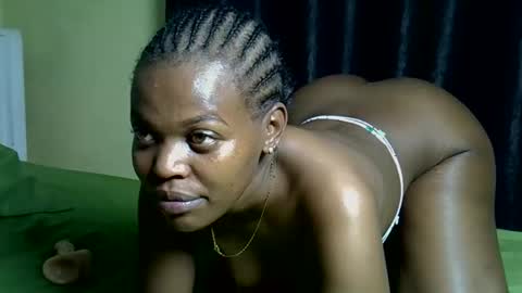 Snapshot of honey_belle7 chatting on June 5, 2026, 5:03 am Honey-Belle online show from June 5, 2026, 5:03 am