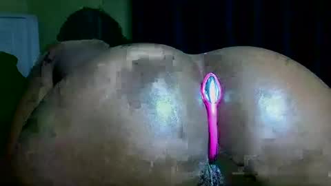 Snapshot of honey_belle7 chatting on June 20, 2026, 7:55 am Honey-Belle online show from June 20, 2026, 7:55 am