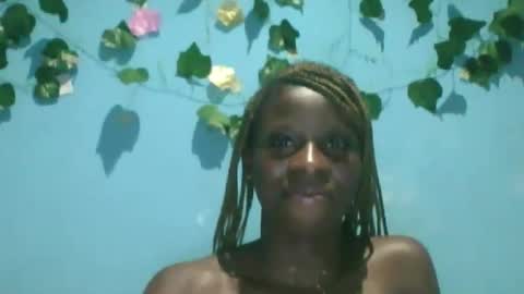 Snapshot of honey_bug2 chatting on September 16, 2025, 7:04 pm Queen online show from September 16, 2025, 7:04 pm