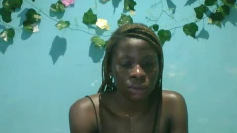 Snapshot of honey_bug2 chatting on September 20, 2025, 5:36 pm Queen online show from September 20, 2025, 5:36 pm