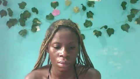 Snapshot of honey_bug2 chatting on September 25, 2025, 8:07 am Queen online show from September 25, 2025, 8:07 am