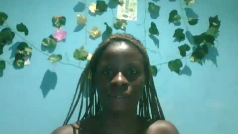 Snapshot of honey_bug2 chatting on September 29, 2025, 5:51 pm Queen online show from September 29, 2025, 5:51 pm