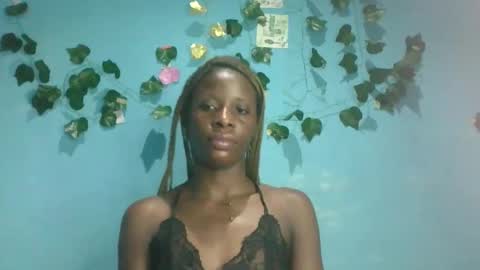 Snapshot of honey_bug2 chatting on October 1, 2025, 7:09 pm Queen online show from October 1, 2025, 7:09 pm