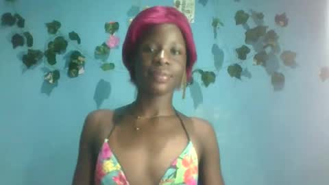 Snapshot of honey_bug2 chatting on October 20, 2025, 11:16 pm Queen online show from October 20, 2025, 11:16 pm