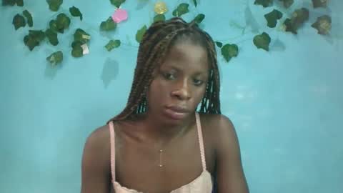 Snapshot of honey_bug2 chatting on October 30, 2025, 10:38 am Queen online show from October 30, 2025, 10:38 am