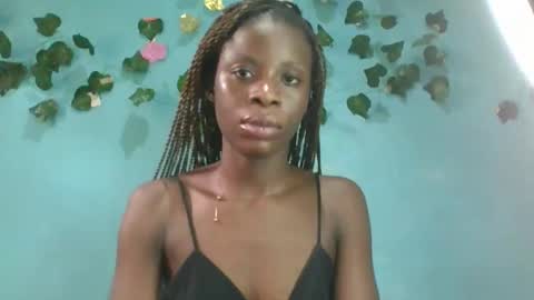 Snapshot of honey_bug2 chatting on November 4, 2025, 10:03 am Queen online show from November 4, 2025, 10:03 am