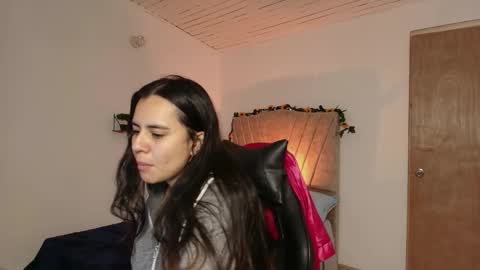 Snapshot of honey_buu chatting on September 10, 2025, 2:06 pm online show from September 10, 2025, 2:06 pm