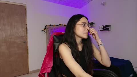 Snapshot of honey_buu chatting on September 25, 2025, 3:27 pm online show from September 25, 2025, 3:27 pm