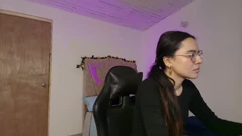 Snapshot of honey_buu chatting on September 29, 2025, 2:22 pm online show from September 29, 2025, 2:22 pm