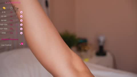 Snapshot of honey_buunny chatting on June 2, 2026, 10:17 am Kristina online show from June 2, 2026, 10:17 am